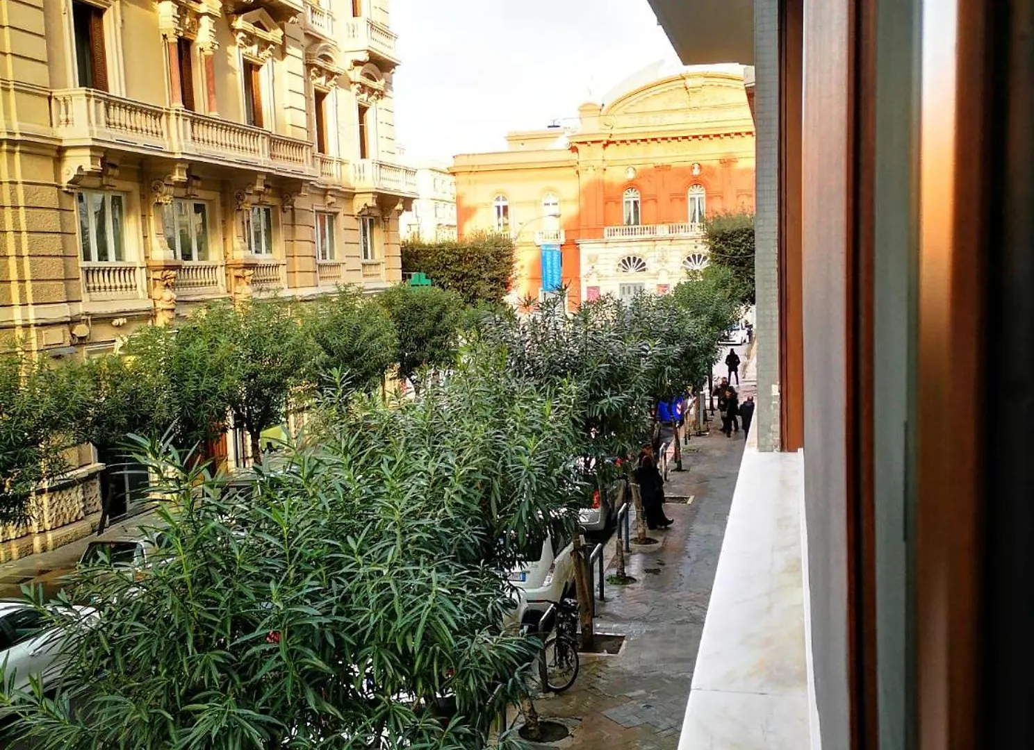 Al Teatro Rooms Bari 0*,  Italia